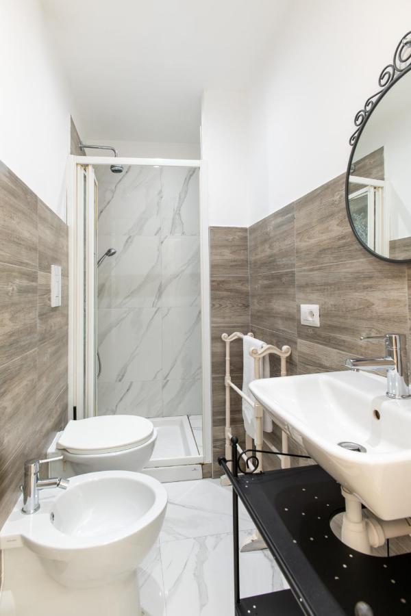 Residence Appartamenti Santa Teresa A Chiaia Nápoly Kültér fotó