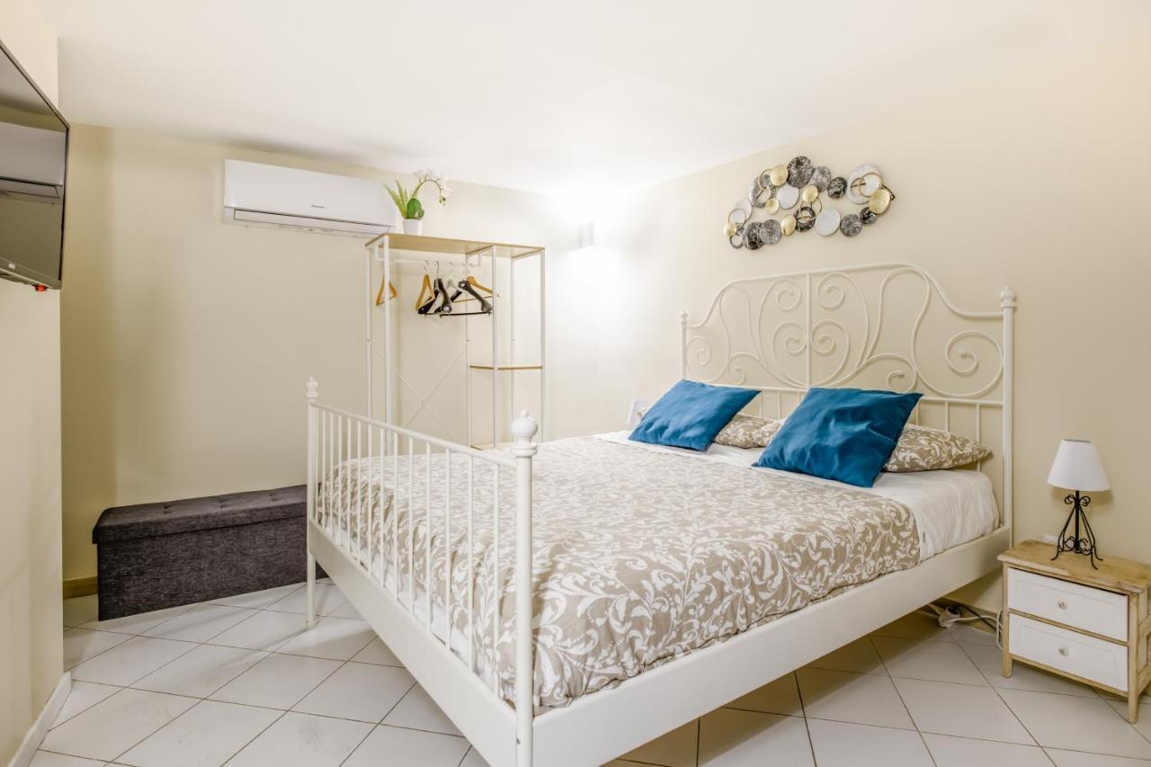 Residence Appartamenti Santa Teresa A Chiaia Nápoly Kültér fotó